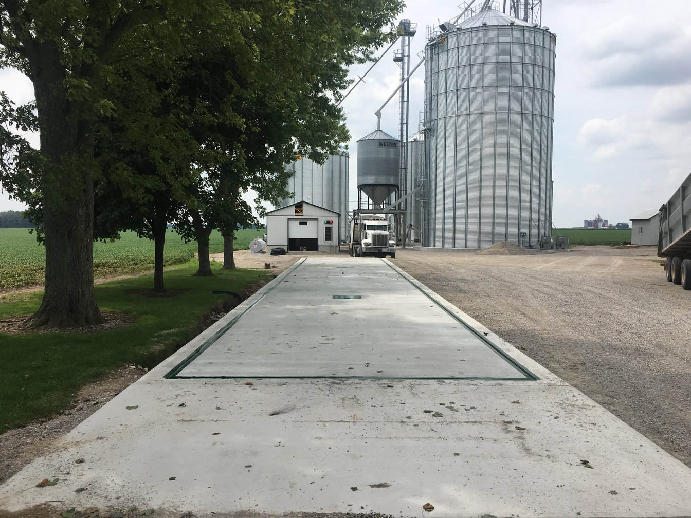 Luyten Farms Weigh Scale Installation in Granton, Ontario. Project photo.