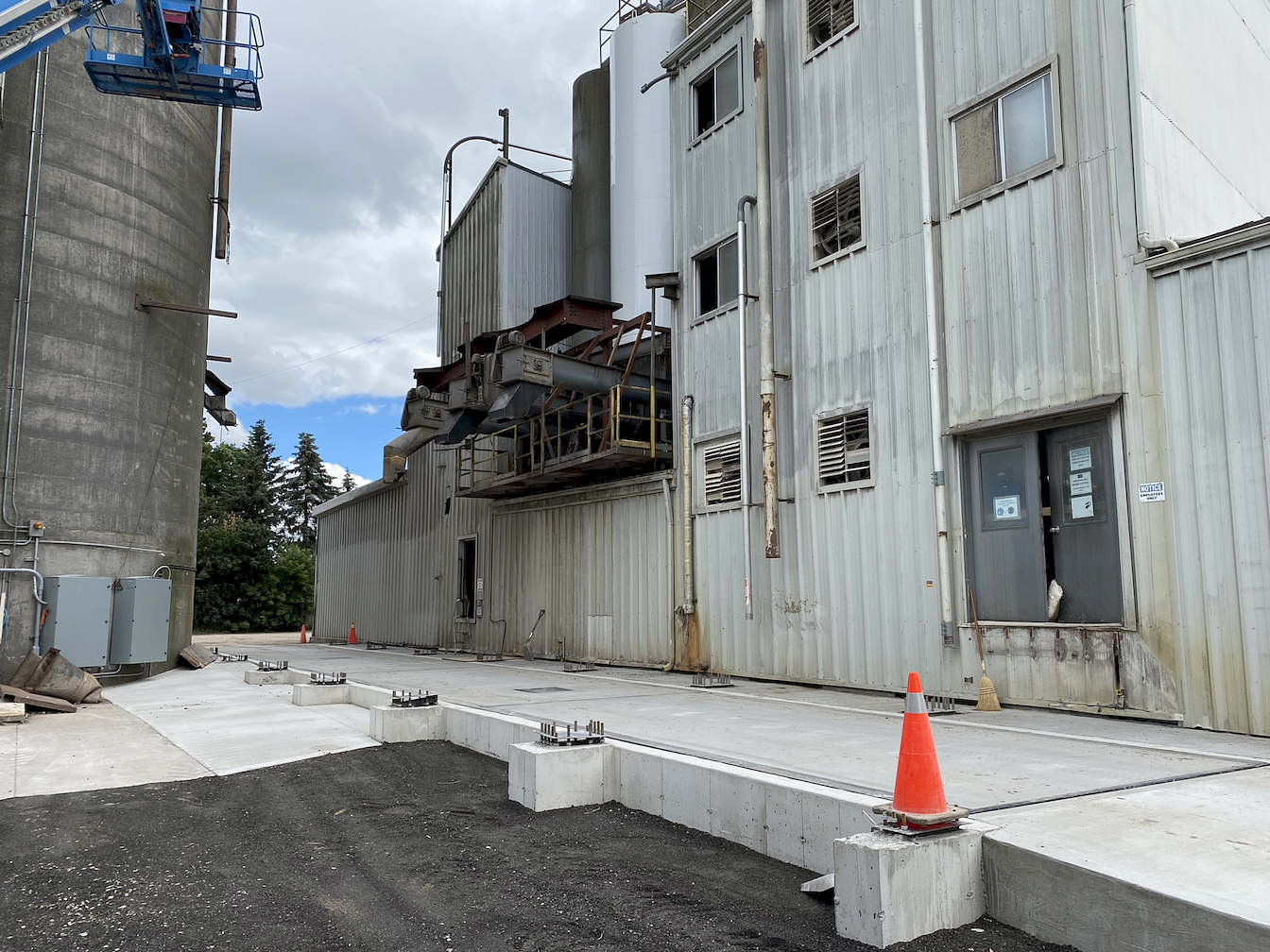 W-S Feed and Seed in Tavistock and Mount Forest, Weigh Scale Installation. Project photo.